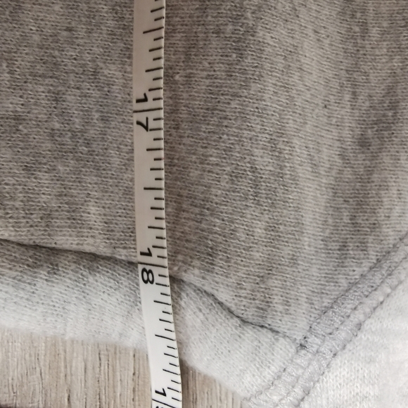 New Boston Bruins sweatshirt size small - Picture 8 of 9